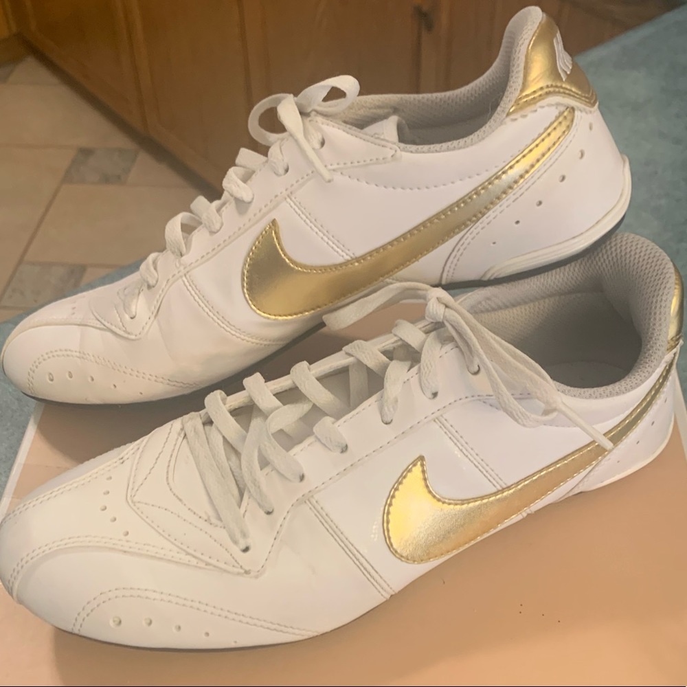 NIKE SHOES- LADIES WHITE AND GOLD SIZE 8.5-Excellent Condition